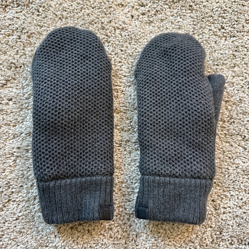 Lululemon Fleece-Lined Knit Mittens in Grey